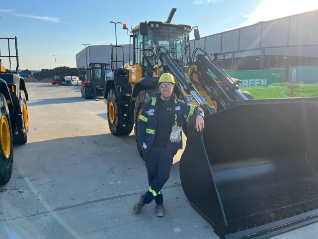 Jonas Walbers @ Aurubis Richmond with heavy equipment